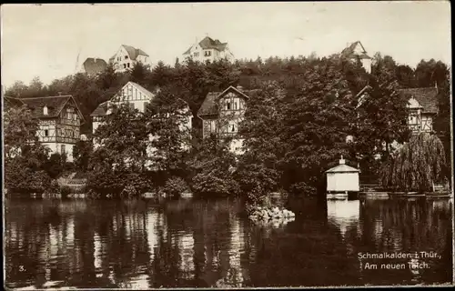 Ak Schmalkalden im Thüringer Wald, am neuen Teich, Fachwerkhäuser