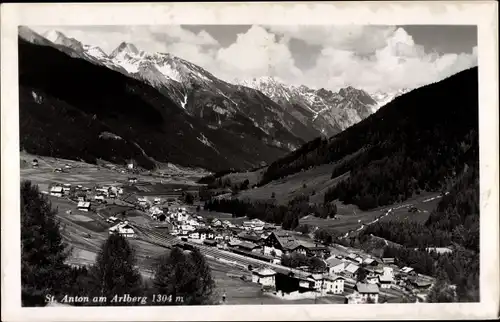 Foto Ak Sankt Anton am Arlberg Tirol, Totalansicht, Gebirge