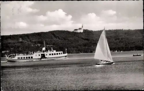 Ak Motorschiff Utting auf dem Ammersee mit Kloster Andechs, Segelboot