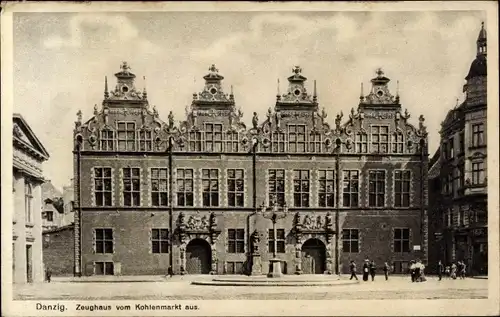 Ak Gdańsk Danzig, Zeughaus vom Kohlenmarkt aus