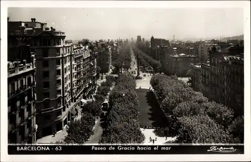 Ak Barcelona Katalonien Spanien, Paseo de Gracia in Richtung Meer