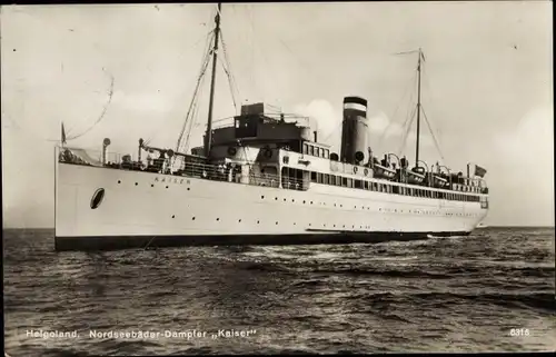 Ak Nordseebäderdampfer Kaiser vor Helgoland, HAPAG