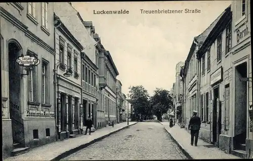 Ak Luckenwalde, Treuenbrietzener Straße, Luisenapotheke