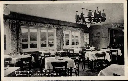 Ak Seiffen im Erzgebirge, Haus Dorfheimat, Speisesaal mit Blick zum Ahornberg