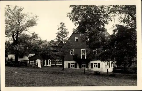 Foto Ak Nassau Frauenstein im Erzgebirge, Altes Forsthaus, Wiese