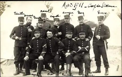 Ak Sissonne Aisne, Camp de Sissonne, Französische Soldaten, Gruppenfoto