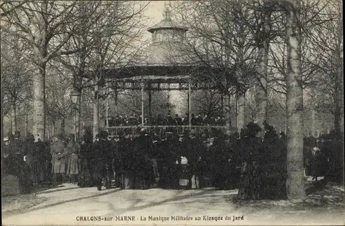 Ak Châlons-sur-Marne, Militärmusik im Kiosque du Jard