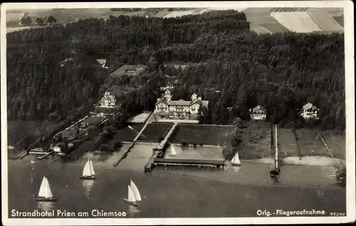 Ak Prien am Chiemsee Oberbayern, Strandhotel, Segelboote, Fliegeraufnahme