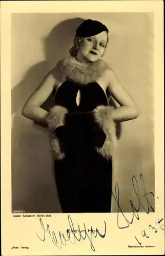 Ak Schauspielerin Evelyn Holt, Portrait, Pelz, Autogramm