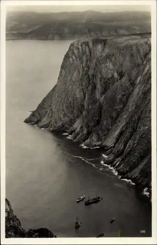 Ak Hornviken Nordkap Norwegen, Dampfschiffe auf dem Meer, Berge