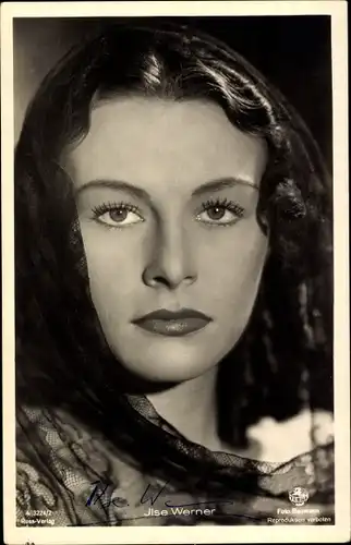 Ak Schauspielerin Ilse Werner, Portrait, Schleier, Autogramm
