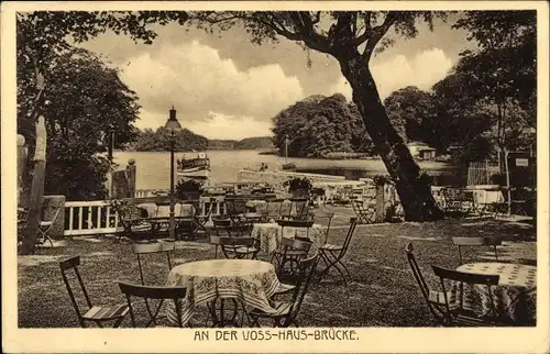 Ak Eutin in Ostholstein, An der Voss Haus Brücke, Terrasse