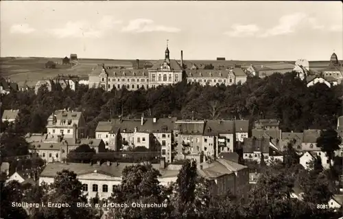 Ak Stollberg im Erzgebirge Sachsen, Blick über die Häuser auf die Deutsche Oberschule, Wald