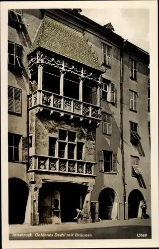 Ak Innsbruck in Tirol, Goldenes Dachl mit Brunnen