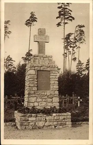 Ak Mitau Lettland, Partie am Ehrenfriedhof, Blick auf Kriegerdenkmal