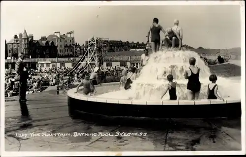 Ak Skegness East Midlands England, Badebecken, Brunnen