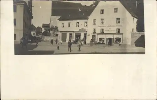 Foto Ak Straßenpartie in einem Ort, Geschäft