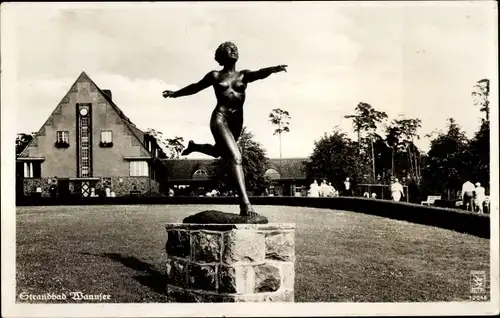 Ak Berlin Zehlendorf Wannsee, Frauenstatue, Strandbad, Klinke Nr. 12066