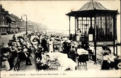 Ak Eastbourne East Sussex England, Royal Parade and Band Stand