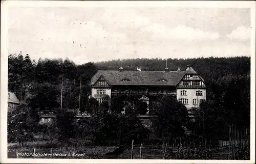 Ak Helsa bei Kassel, Motorschule, Außenansicht, Bäume