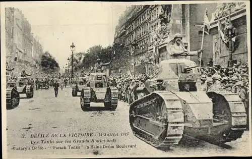 AK-Siegesparade, 14. Juli 1919, Panzer auf den Grands Boulevards