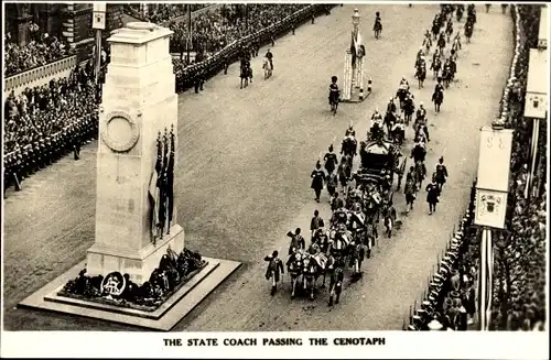 Ak King George VI and Queen Elizabeth, State coach passes the Cenotaph