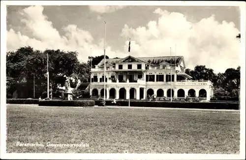 Ak Paramaribo Suriname, Gouverneurspalais, Parkanlagen, Denkmal