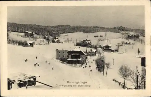 Ak Karpacz Górny Brückenberg Krummhübel Riesengebirge Schlesien, Dorfpartie, Winter