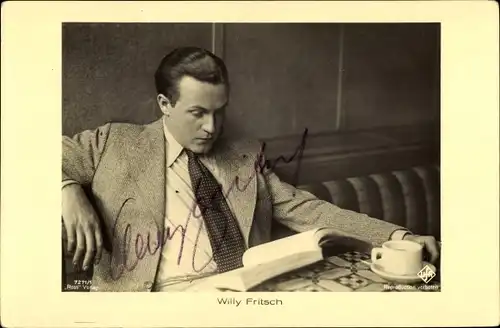 Ak Schauspieler Willy Fritsch, Ross Verlag 7271 1, UFA Verlag, Buch lesend