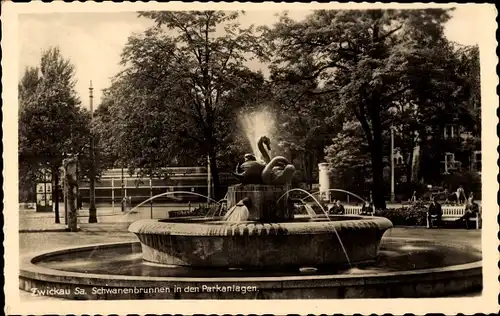 Ak Zwickau in Sachsen, Schwanenbrunnen in den Parkanlagen