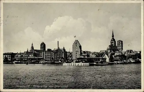 Ak Stralsund in Vorpommern, Panorama vom Wasser aus, Kirchen