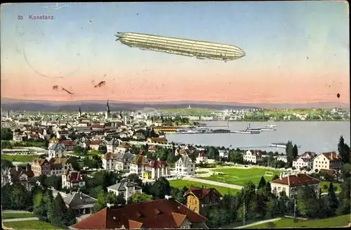 Ak Konstanz am Bodensee, Zeppelin überquert den Ort