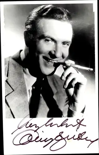 Foto Ak Schauspieler Willy Fritsch, Portrait, Zigarette, Autogramm