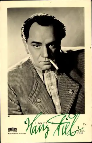 Ak Schauspieler Harry Piel, Portrait, Zigarette, Autogramm