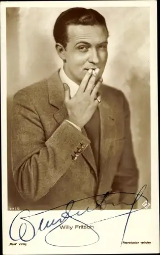 Ak Schauspieler Willy Fritsch, Portrait, Zigarette, Ross Verlag, Autogramm