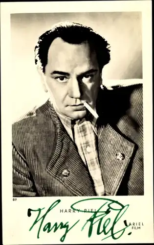 Ak Schauspieler Harry Piel, Portrait, Zigarette, Autogramm