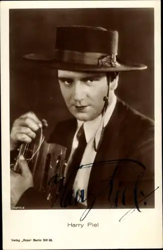 Ak Schauspieler Harry Piel, Portrait, Filmkostüm, Hut, Autogramm