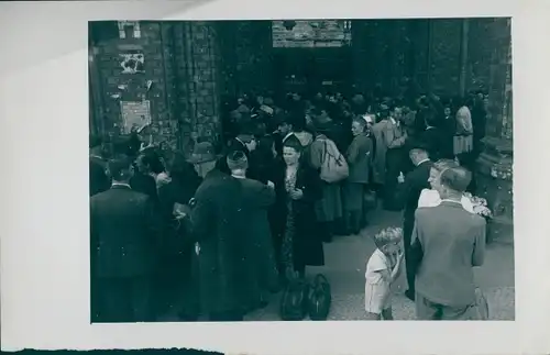 Foto Berlin, Bert Sass, Potsdamer Platz, Menschenmenge nach dem II. WK