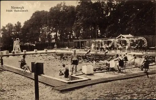 Ak Niemegk in Brandenburg, Städtische Badeanstalt, Badegäste