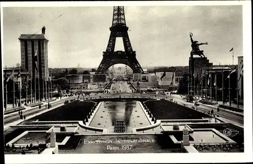 Ak Paris VII, Der Eiffelturm, Eiffelturm, Internationale Ausstellung 1937