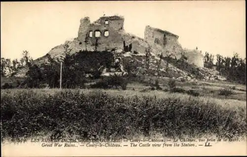 Ak Coucy le Château Aisne, Schlossruine, Blick vom Bahnhof, Kriegszerstörungen