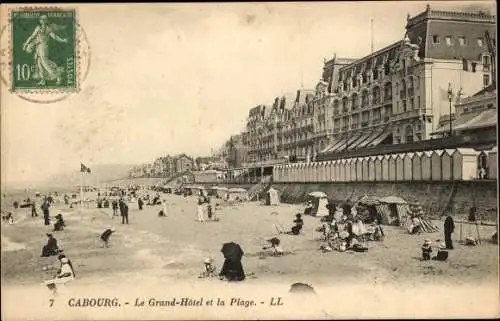 Ak Cabourg Calvados, Grand Hotel, Strand