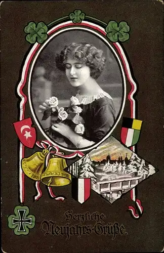 Ak Glückwunsch Neujahr, Frau mit Rosen, Glocken, Patriotik