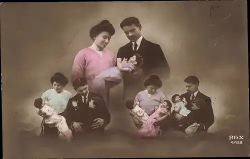 Ak Paare mit Puppen, Babys