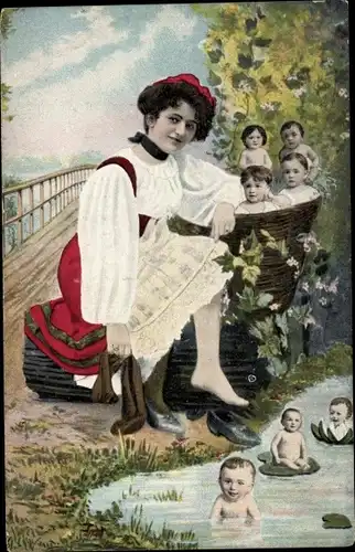 Ak Frau mit Babys in einem Korb und im Wasser