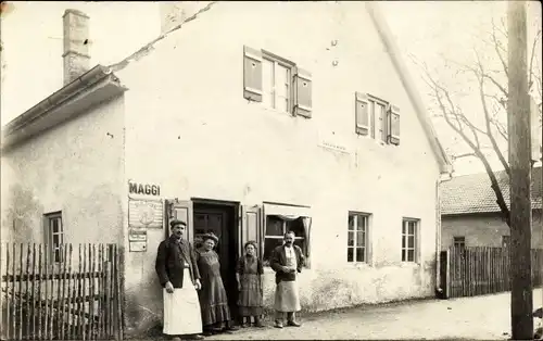 Foto Ak Obermeitingen bei Lechfeld ?, Geschäftshaus Ludwig Jacob ?, Reklameschild Maggi