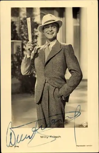 Ak Schauspieler Willy Fritsch, Standportrait, Autogramm