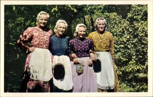 Ak West Friesland Niederlande, Frauen in Tracht