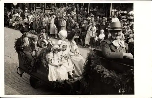 Foto Ak Göttingen in Niedersachsen, Kostümierte bei Festumzug, Kutsche