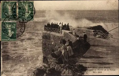 Ak Biarritz Pyrénées Atlantiques, Rocher de la Vierge, Brandung